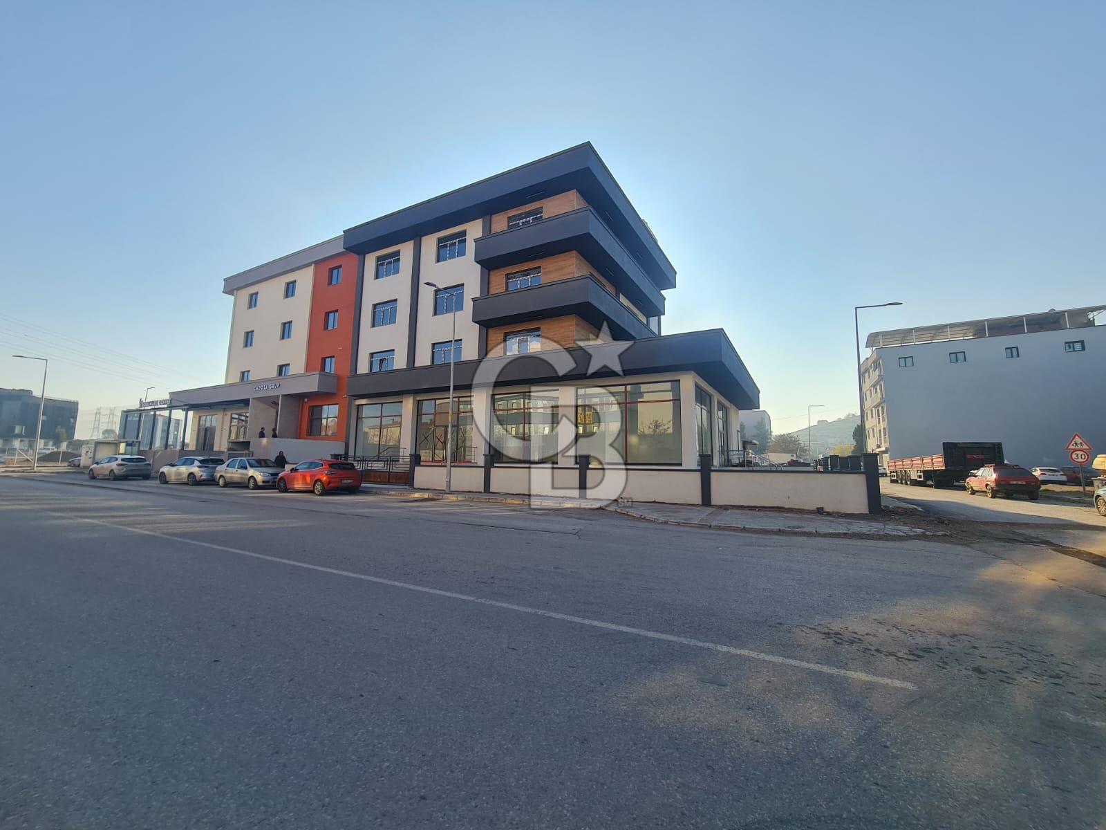 İzmir Bornova Işıkkent'te 2000 m2 5 katlı KİRALIK BİNA