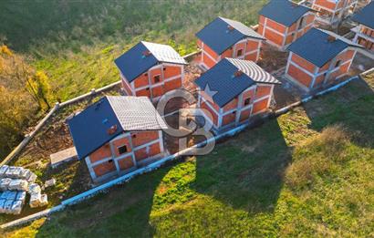 Sakarya Akyazı Şerefiye Köyü Satılık Villa