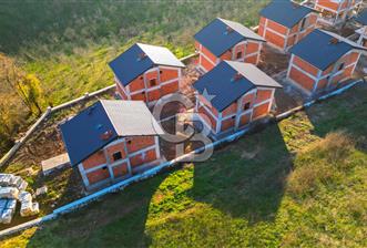 Sakarya Akyazı Şerefiye Köyü Satılık Villa