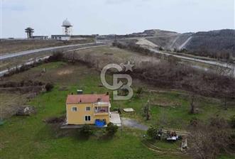 arnavutköy'de satılık 13.720 m2 tarla, içerisinde 2 katlı 5+1 villa ve 3+1 müstakil ev