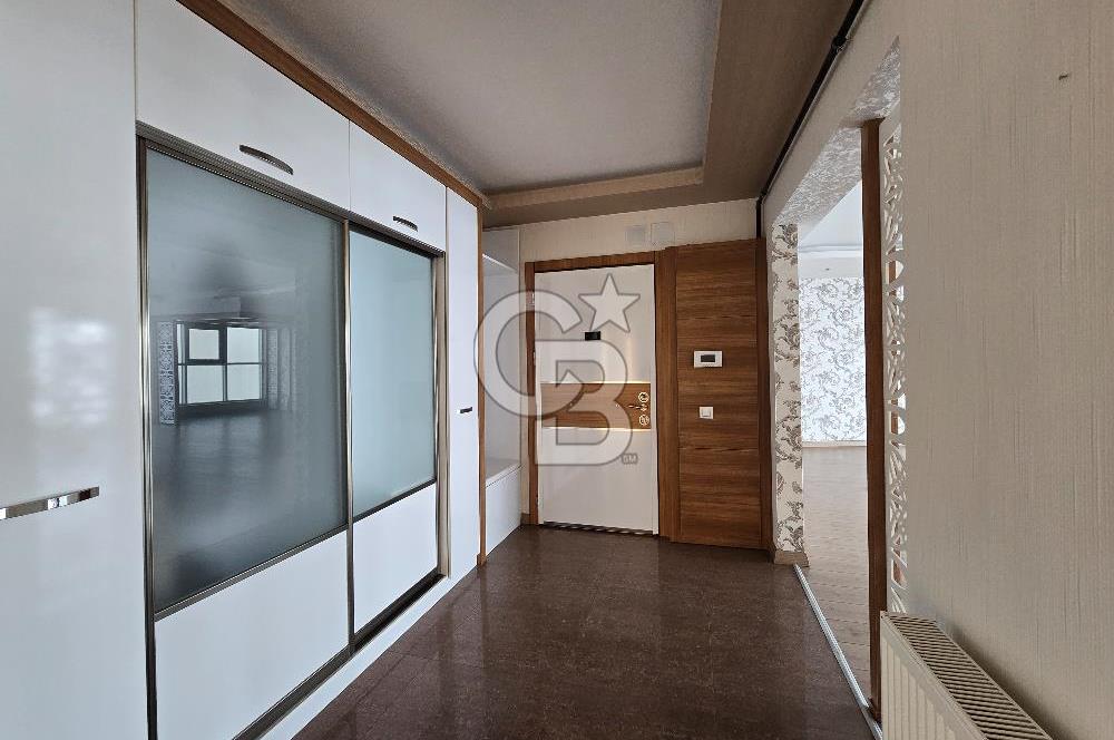 BAĞLICA'DA SİTE İÇİNDE 5+1 NET 235 m2 LÜKS KİRALIK DAİRE