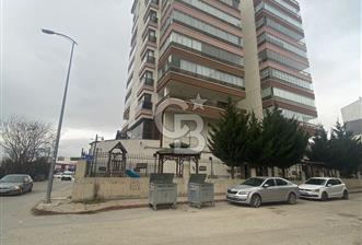 YAHYALARDA KÖŞE BAŞI 3 CEPHELİ  SATILIK  4+1 DAİRE