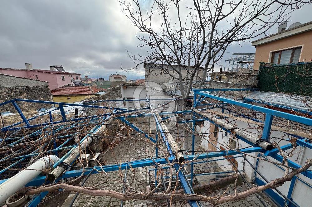 BÜNYAN KARAKAYA'DA 22 KAPALI ODASI BULUNAN KÖY EVİ