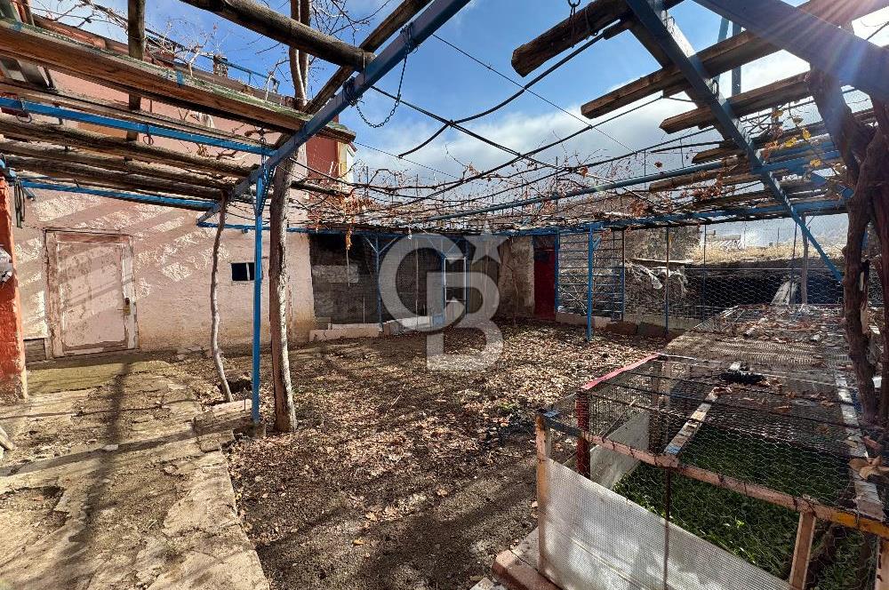 BÜNYAN KARAKAYA'DA 22 KAPALI ODASI BULUNAN KÖY EVİ
