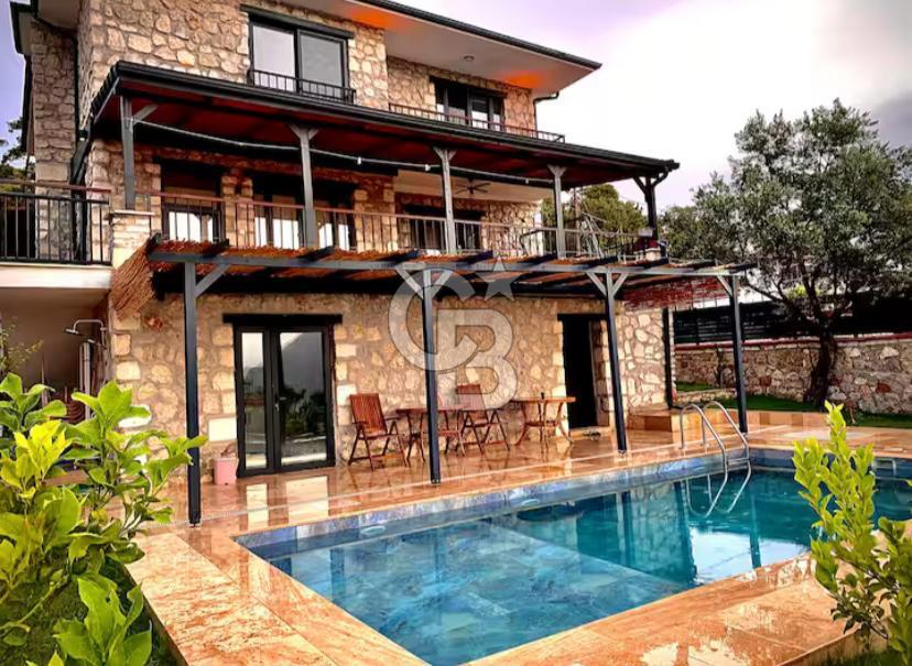 Antalya Adrasan'da 500 M² 4+2 Satılık Lüks Taş Villa