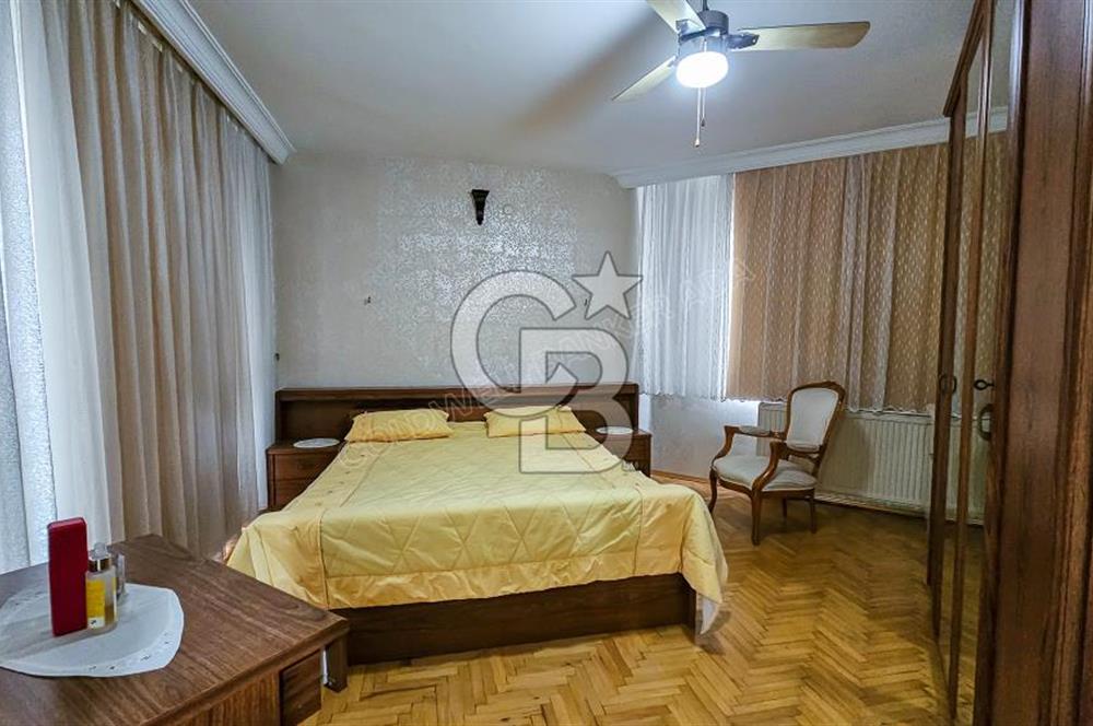 Kuşadası Ege Mahallesinde Havuzlu Sitede Deniz Manzaralı 4+1 Bakımlı Daire