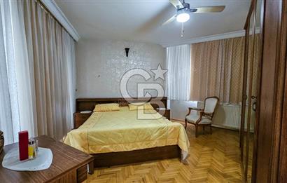 Kuşadası Ege Mahallesinde Havuzlu Sitede Deniz Manzaralı 4+1 Bakımlı Daire