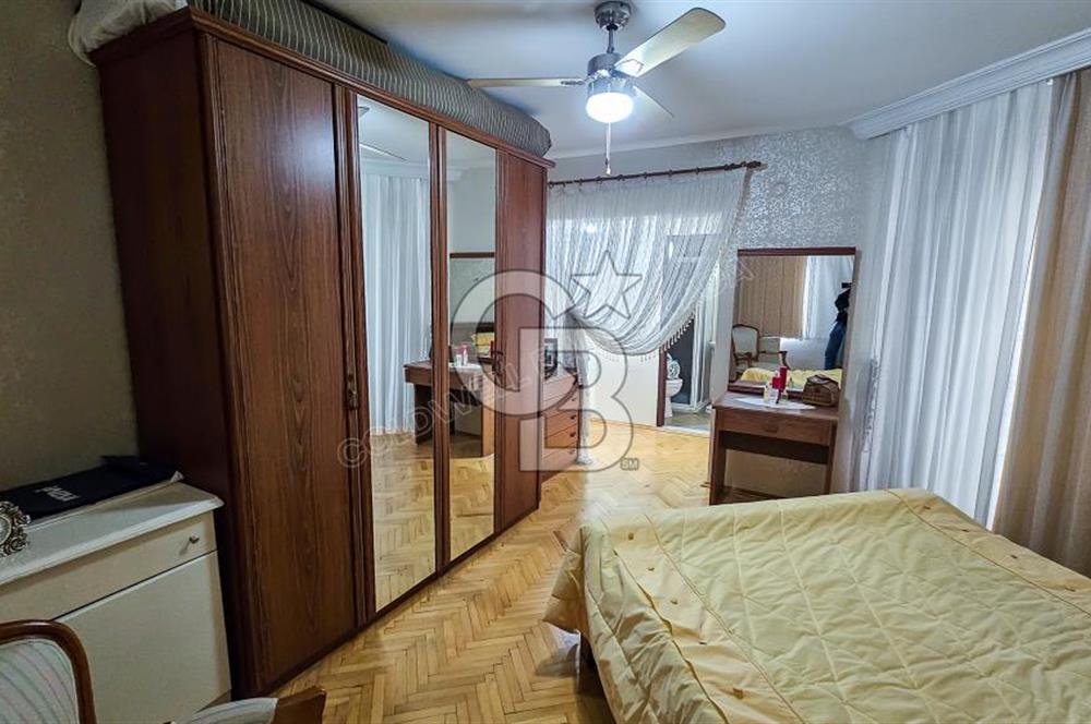 Kuşadası Ege Mahallesinde Havuzlu Sitede Deniz Manzaralı 4+1 Bakımlı Daire
