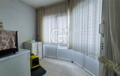 Kuşadası Ege Mahallesinde Havuzlu Sitede Deniz Manzaralı 4+1 Bakımlı Daire
