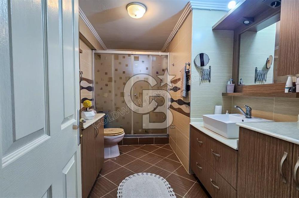 Kuşadası Ege Mahallesinde Havuzlu Sitede Deniz Manzaralı 4+1 Bakımlı Daire