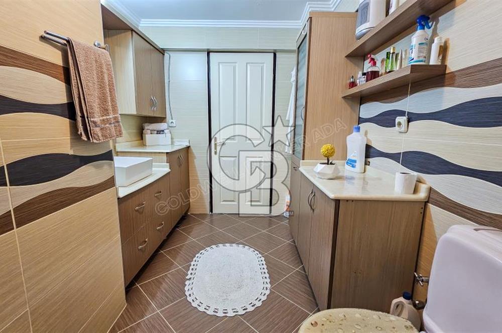 Kuşadası Ege Mahallesinde Havuzlu Sitede Deniz Manzaralı 4+1 Bakımlı Daire