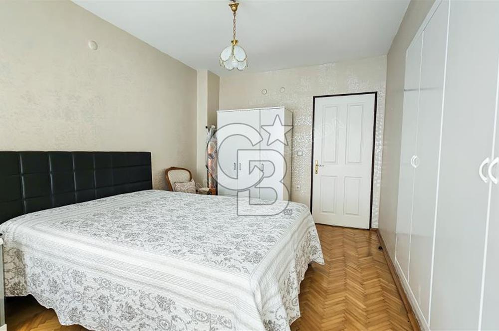 Kuşadası Ege Mahallesinde Havuzlu Sitede Deniz Manzaralı 4+1 Bakımlı Daire