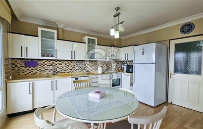 Kuşadası Ege Mahallesinde Havuzlu Sitede Deniz Manzaralı 4+1 Bakımlı Daire