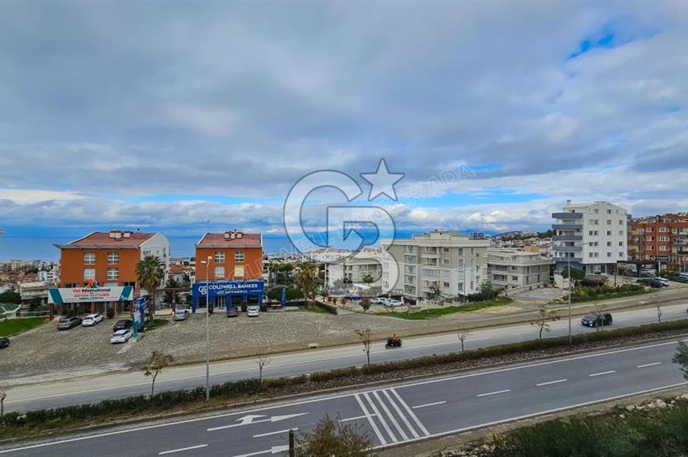 Kuşadası Ege Mahallesinde Havuzlu Sitede Deniz Manzaralı 4+1 Bakımlı Daire