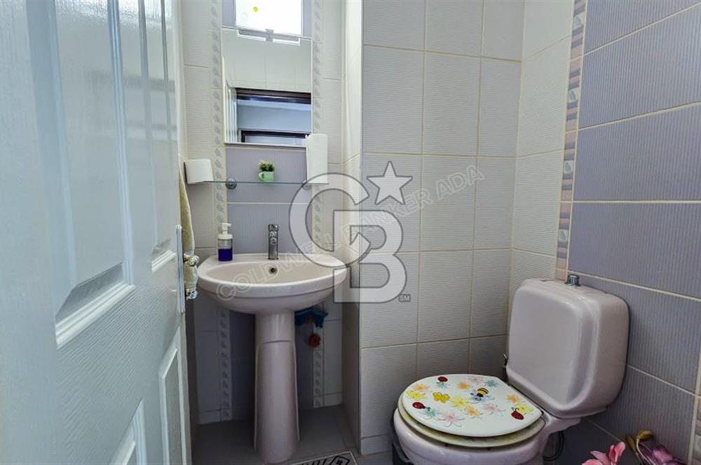 Kuşadası Ege Mahallesinde Havuzlu Sitede Deniz Manzaralı 4+1 Bakımlı Daire