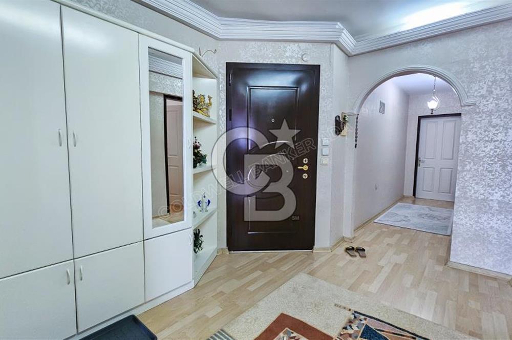 Kuşadası Ege Mahallesinde Havuzlu Sitede Deniz Manzaralı 4+1 Bakımlı Daire