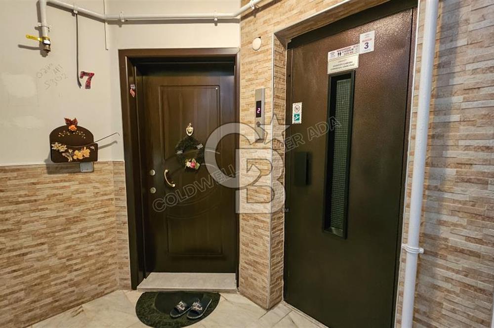 Kuşadası Ege Mahallesinde Havuzlu Sitede Deniz Manzaralı 4+1 Bakımlı Daire