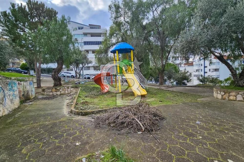 Kuşadası Ege Mahallesinde Havuzlu Sitede Deniz Manzaralı 4+1 Bakımlı Daire