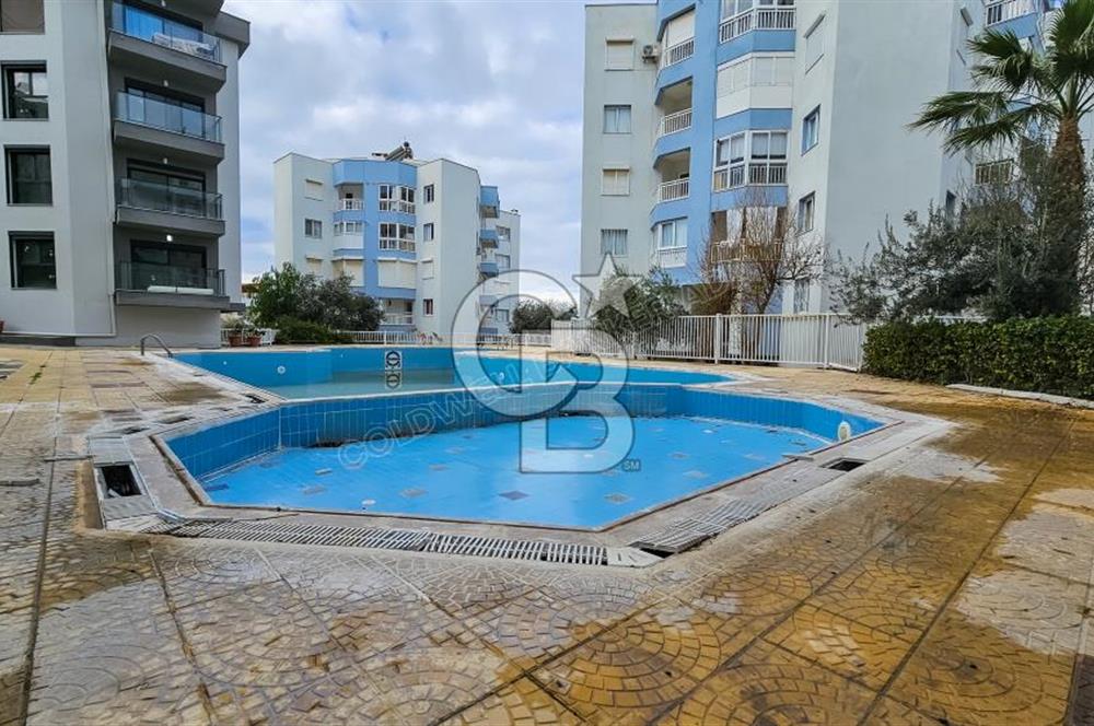 Kuşadası Ege Mahallesinde Havuzlu Sitede Deniz Manzaralı 4+1 Bakımlı Daire