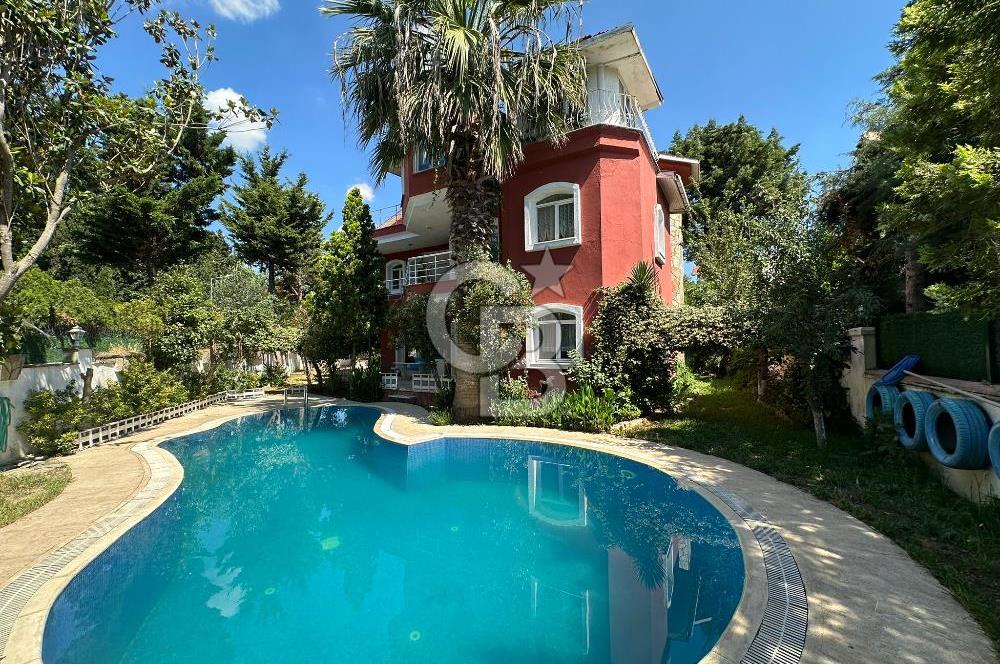 GÜZELCE'DE MUHTEŞEM KONUMDA KÖŞE PARSELDE TRİPLEKS VİLLA