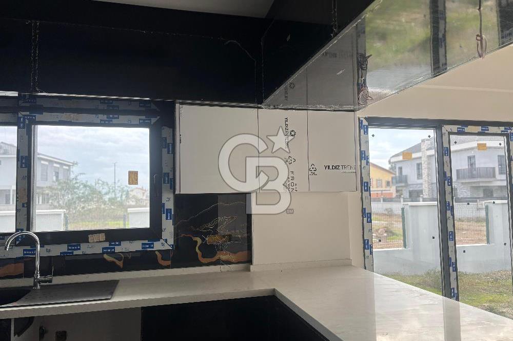 CB Yalı'dan Seyrek Günerli Mah. De Satılık Villa