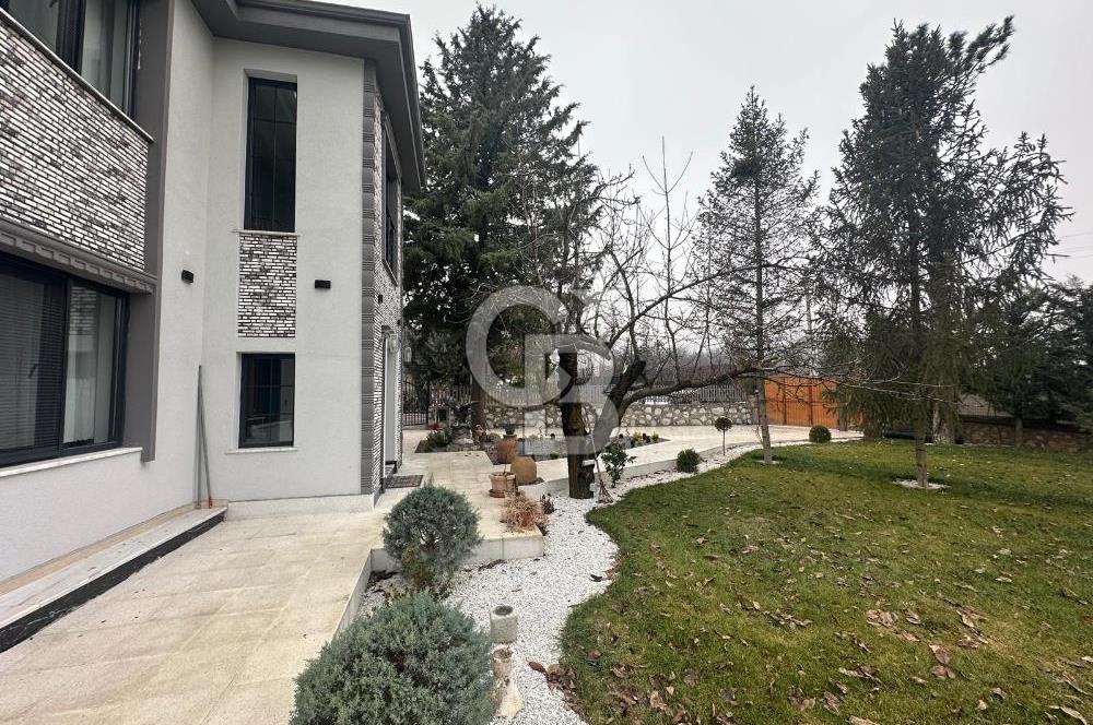 COLDWELL BANKER'den HAYALLERİN ÖTESİNDE SATILIK VİLLA VE BAHÇE