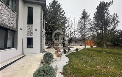 COLDWELL BANKER'den HAYALLERİN ÖTESİNDE SATILIK VİLLA VE BAHÇE