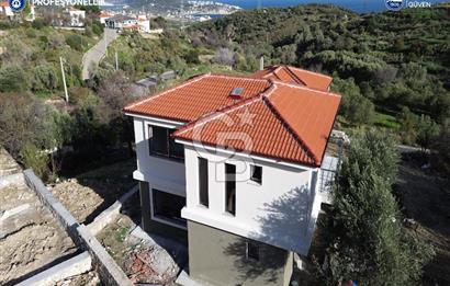 Karaburun Saip Mahallesi'nde 4+1 Müstakil Villa