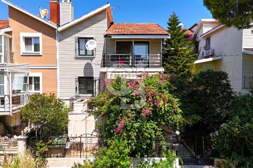 İZMİR BORNOVA EVKA-3'TE BAHÇELİ DUBLEKS 3+1 SATILIK VİLLA