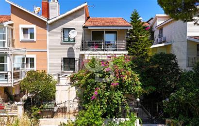 İZMİR BORNOVA EVKA-3'TE BAHÇELİ DUBLEKS 3+1 SATILIK VİLLA