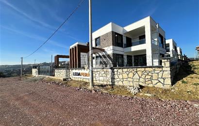 LEDA PERA - KABAOĞLU MH SATILIK MÜSTAKİL HAVUZLU 4+1 KÖŞE VİLLA