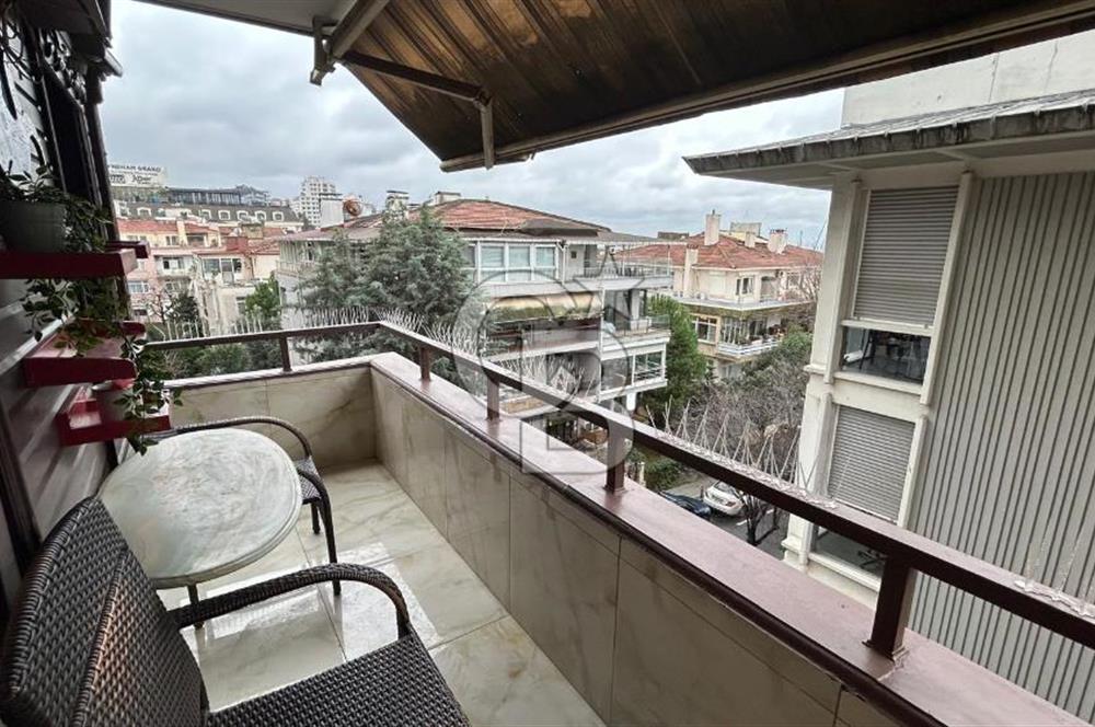 Kalamışta Fener Kalamış Caddesi Üzerinde Arakat Geniş 3+1 Daire 