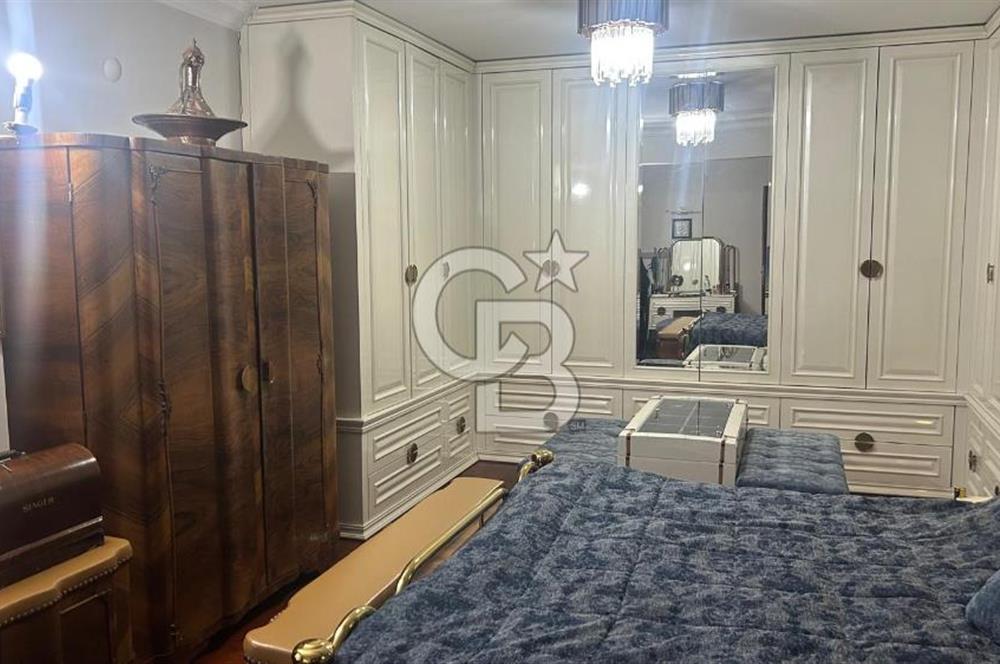 Kalamışta Fener Kalamış Caddesi Üzerinde Arakat Geniş 3+1 Daire 