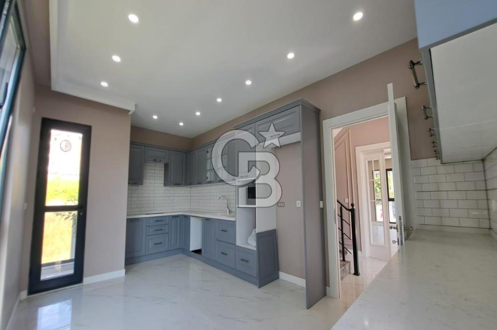 BEYLİKDÜZÜ YAŞAM VADİSİNE KOMŞU 6+1 LÜKS SATILIK VİLLALAR