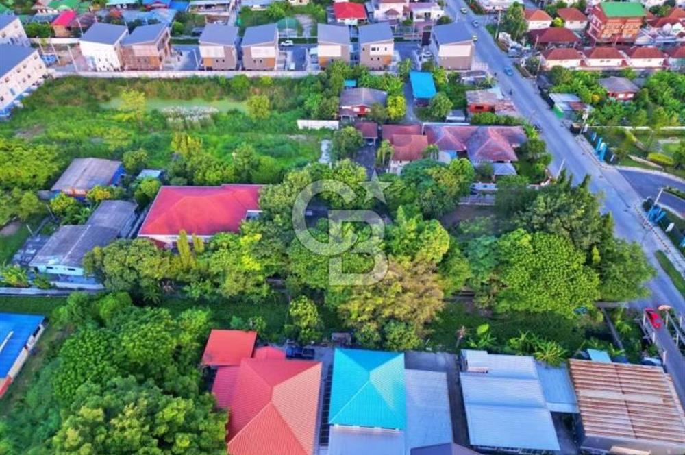 TAYLAND BANGKOK DA SATILIK BAHÇELİ VİLLA