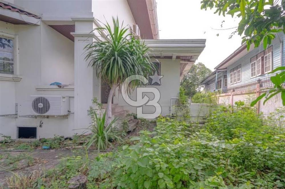 TAYLAND BANGKOK DA SATILIK BAHÇELİ VİLLA