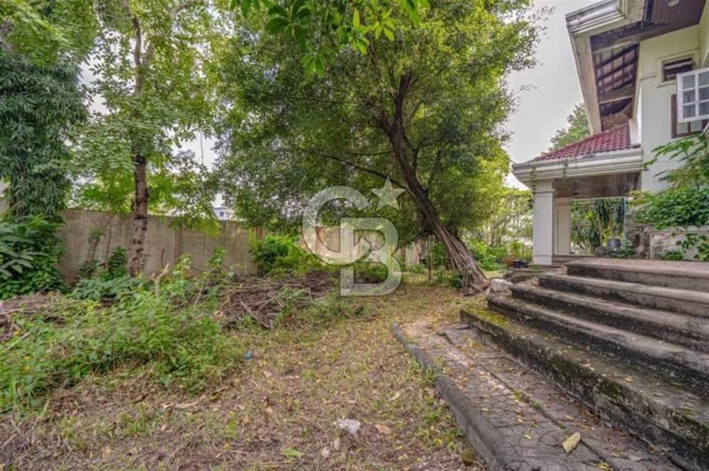 TAYLAND BANGKOK DA SATILIK BAHÇELİ VİLLA