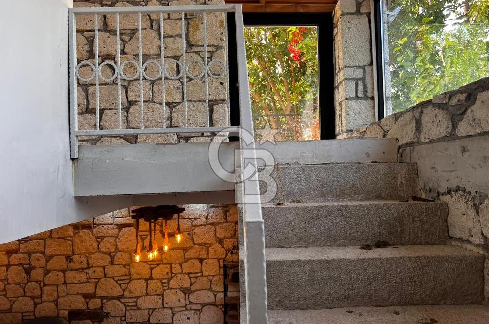 Menderes Ahmetbeyli  353 M2 Tarla İçerisinde Satılık Taş Ev
