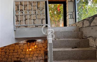Menderes Ahmetbeyli  353 M2 Tarla İçerisinde Satılık Taş Ev