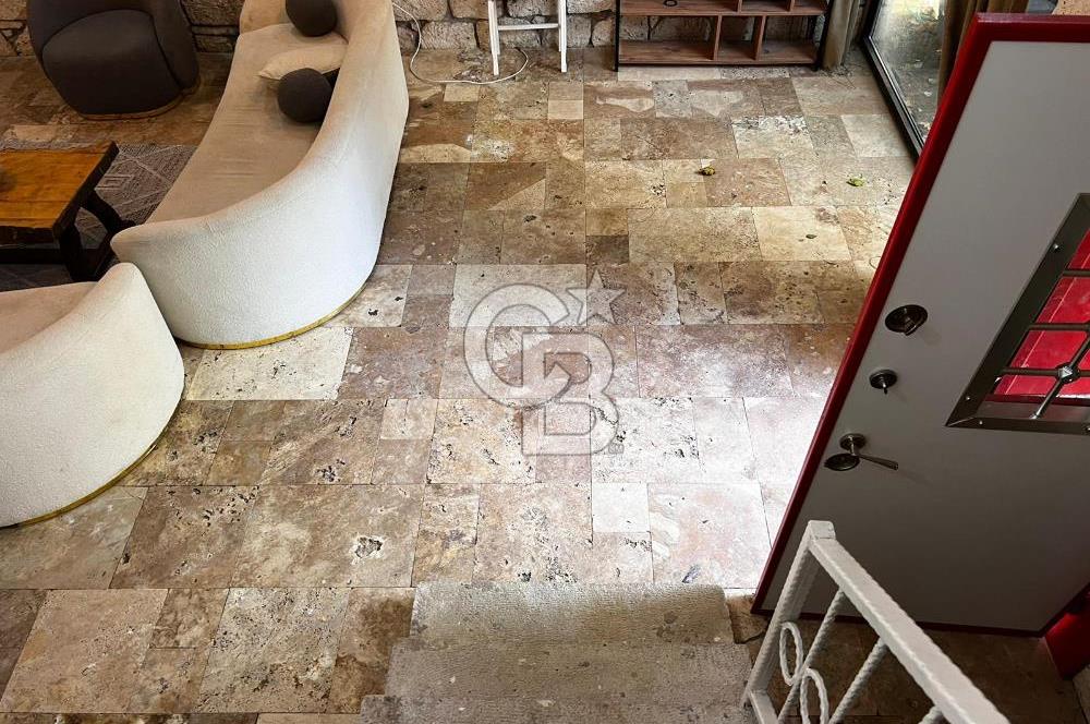 Menderes Ahmetbeyli  353 M2 Tarla İçerisinde Satılık Taş Ev