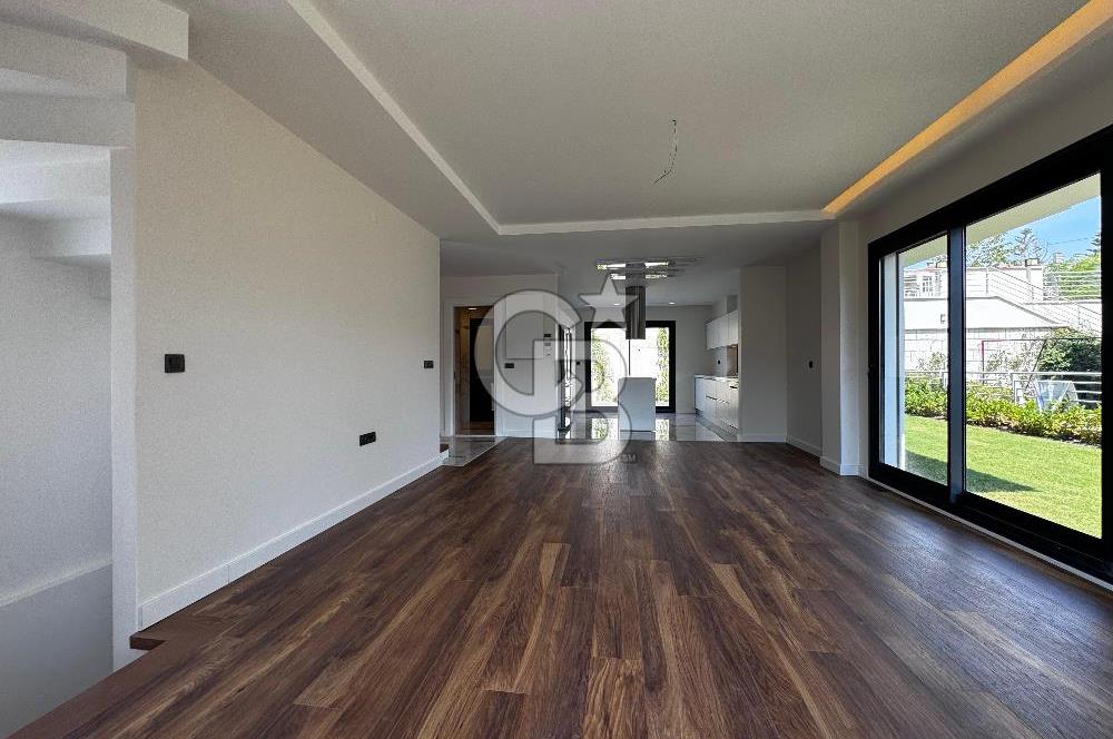 Güzelbahçe Kolejler Bölgesin'de Sıfır Havuzlu 4+2 Villa