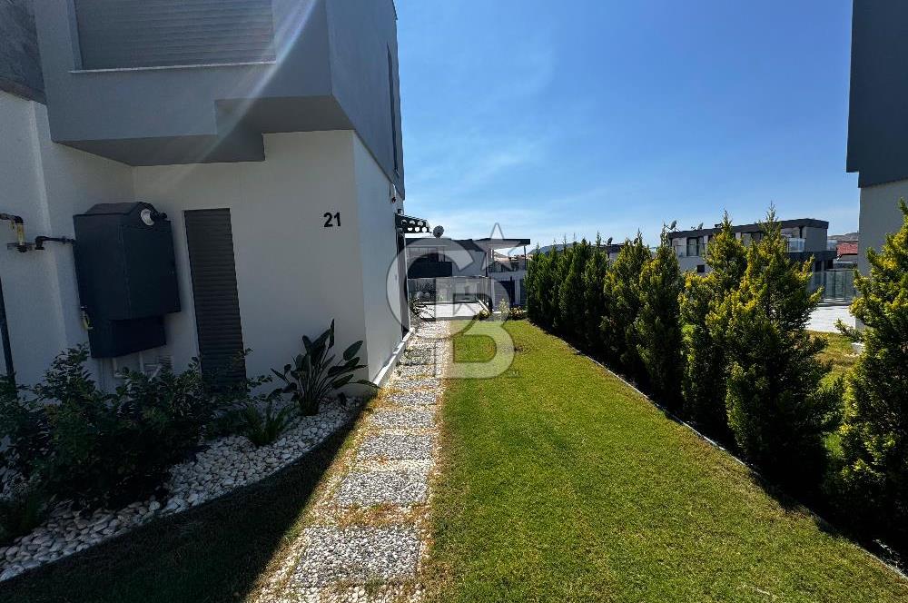 Güzelbahçe Kolejler Bölgesin'de Sıfır Havuzlu 4+2 Villa