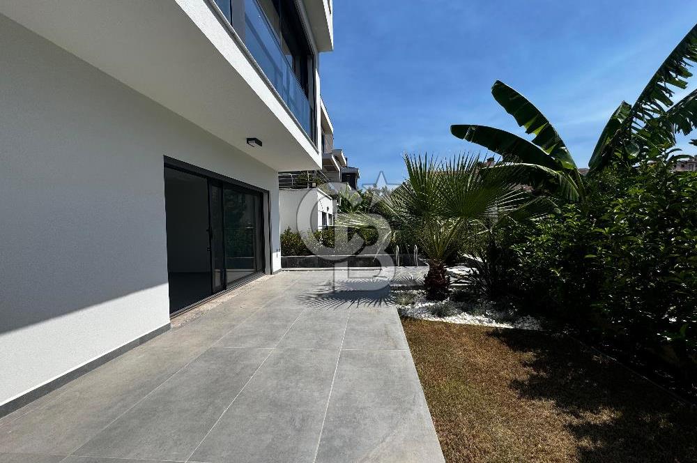 Güzelbahçe Kolejler Bölgesin'de Sıfır Havuzlu 4+2 Villa