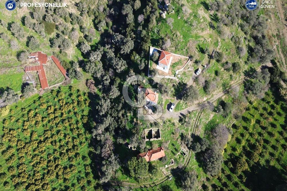 Karaburun Badembükü'nde Deniz ve Doğa Manzaralı Ev ve Bahçesi