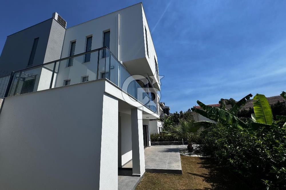 Güzelbahçe Kolejler Bölgesin'de Sıfır Havuzlu 4+2 Villa