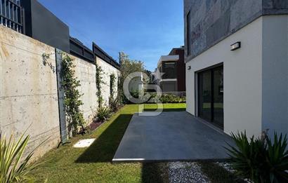 Güzelbahçe Kolejler Bölgesin'de Sıfır Havuzlu 4+2 Villa