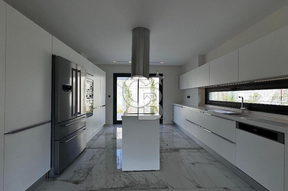 Güzelbahçe Kolejler Bölgesin'de Sıfır Havuzlu 4+2 Villa