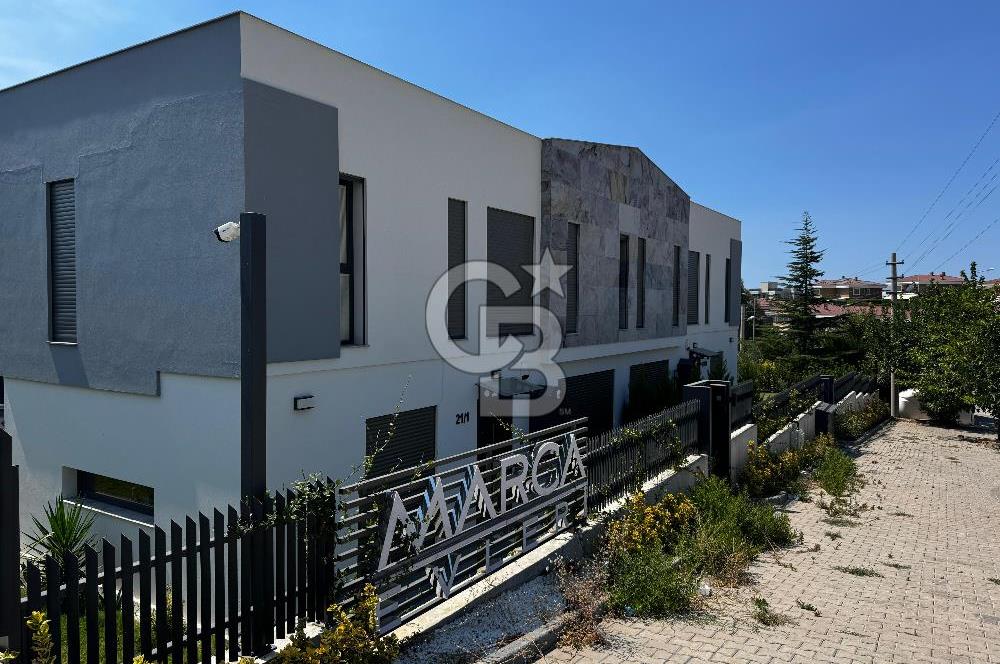 Güzelbahçe Kolejler Bölgesin'de Sıfır Havuzlu 4+2 Villa