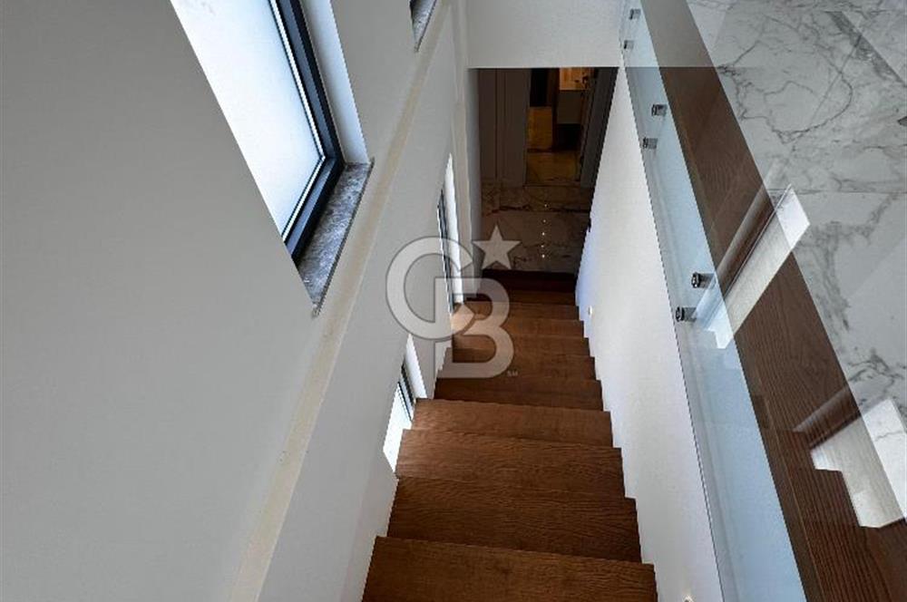 Güzelbahçe Kolejler Bölgesin'de Sıfır Havuzlu 4+2 Villa