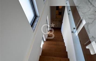 Güzelbahçe Kolejler Bölgesin'de Sıfır Havuzlu 4+2 Villa